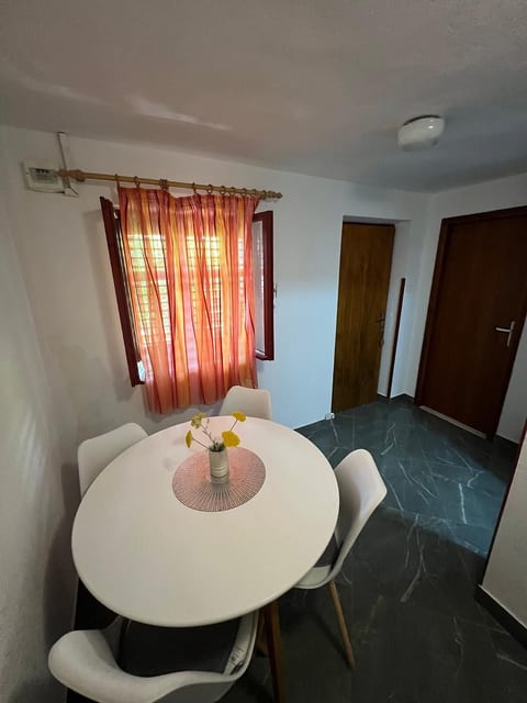 Apartments Luna - Unit 371306-13