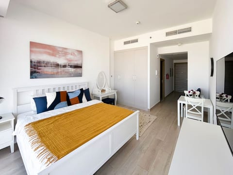Bloom Studio-JVC-King Bed-3 Pools, Indoor Parking
