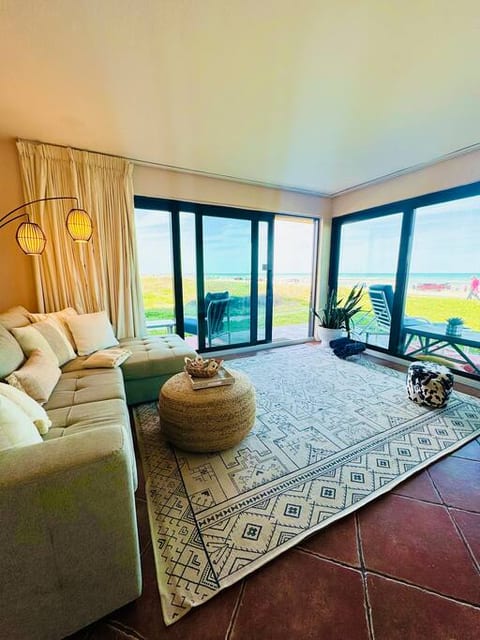 Beachfront Dream Condo & Heated Pool!