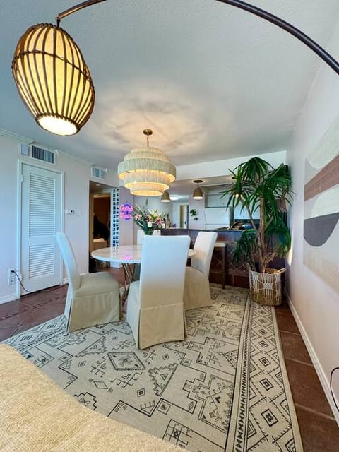 Beachfront Dream Condo & Heated Pool!