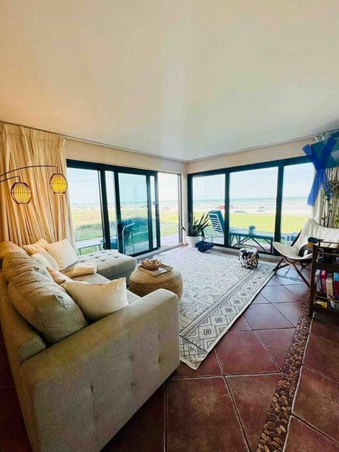 Beachfront Dream Condo & Heated Pool!