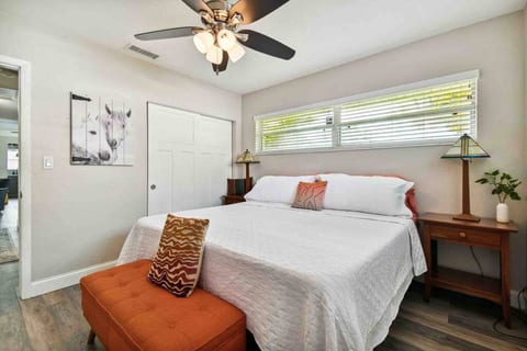 Prime location, Pool Oasis near St. Pete Beach
