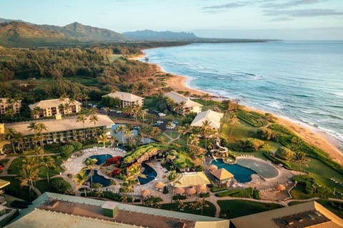 Kauai. Pool Ocean View. 4 Star Beachfront Resort