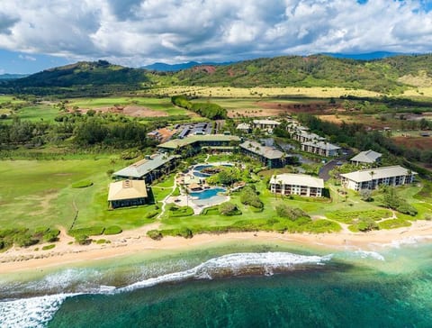 Kauai. Pool Ocean View. 4 Star Beachfront Resort