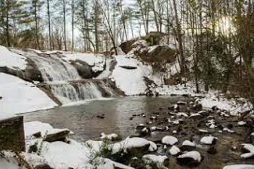 Mcgalliard Falls in the beautiful winter months - Peaceful, Cozy & Convenient - Valdese