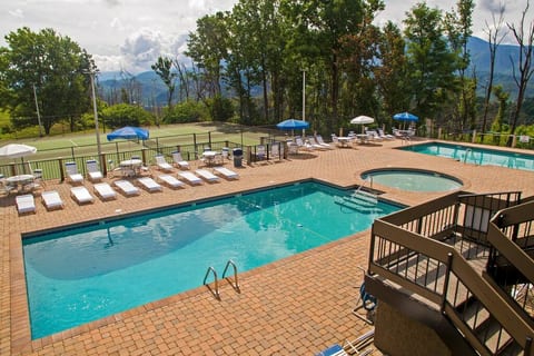 Luxury Cabin-Amazing Location-Arcade-Firepit-Pool