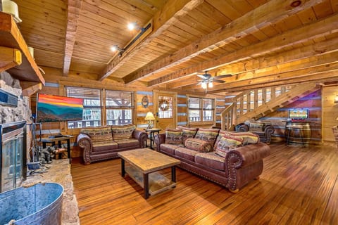 Luxury Cabin-Amazing Location-Arcade-Firepit-Pool