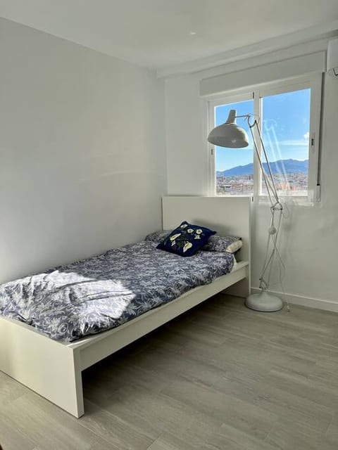 Rare find! Skyline view-Modern 6 bed flat Malaga