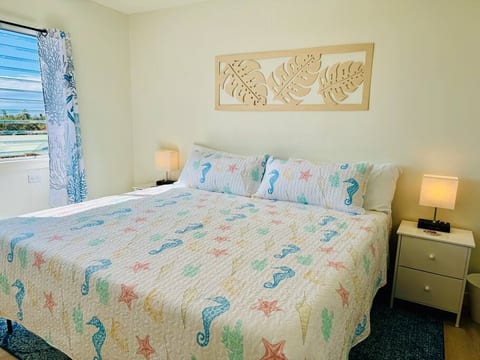 Island Glow Kailua Village downtown/freeparking/AC