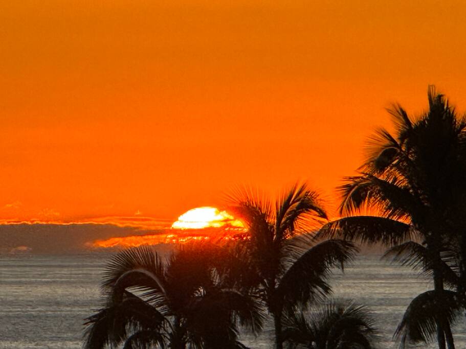 island-glow-kailua-village-downtownfreeparkingac/