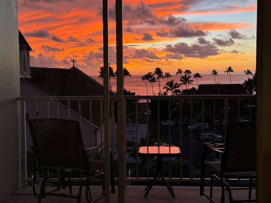 island-glow-kailua-village-downtownfreeparkingac/