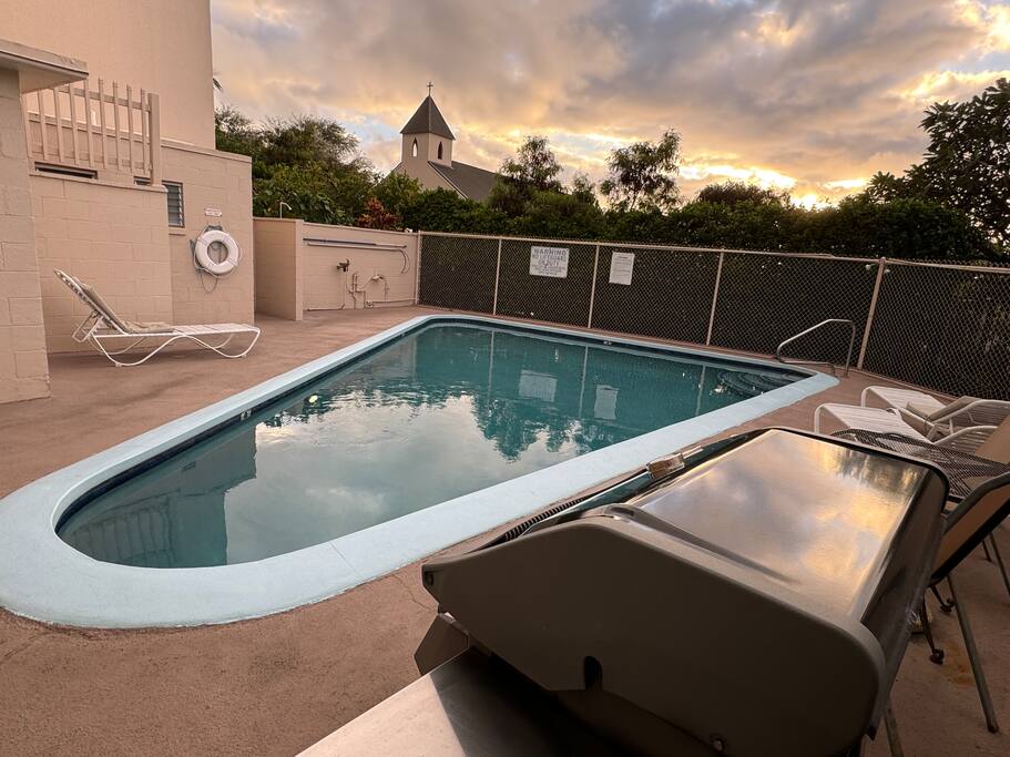 island-glow-kailua-village-downtownfreeparkingac/