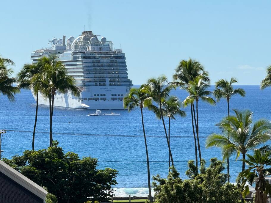 island-glow-kailua-village-downtownfreeparkingac/