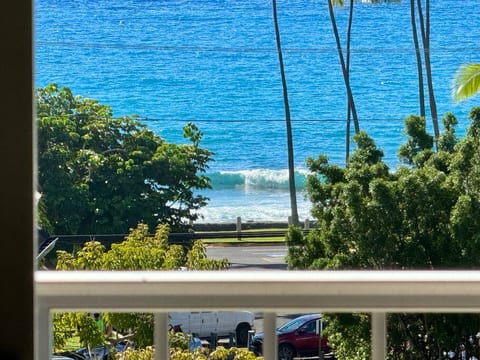 Island Glow Kailua Village downtown/freeparking/AC