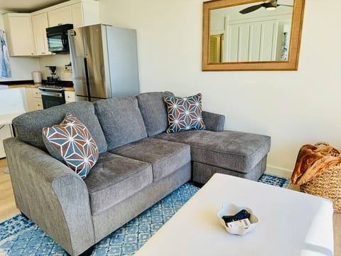 Island Glow Kailua Village downtown/freeparking/AC