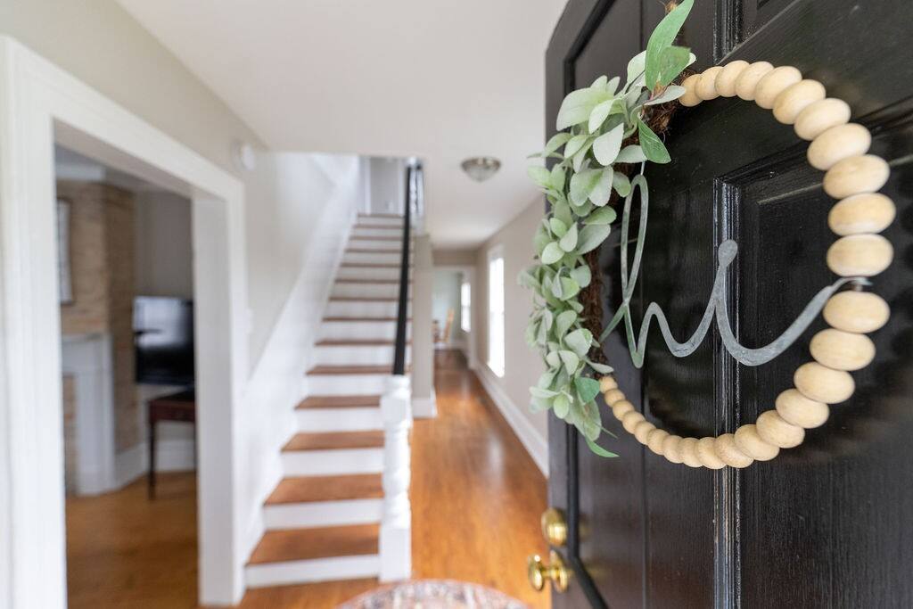 walk-to-everything!-or-dogs-welcome-or-fenced-yard/