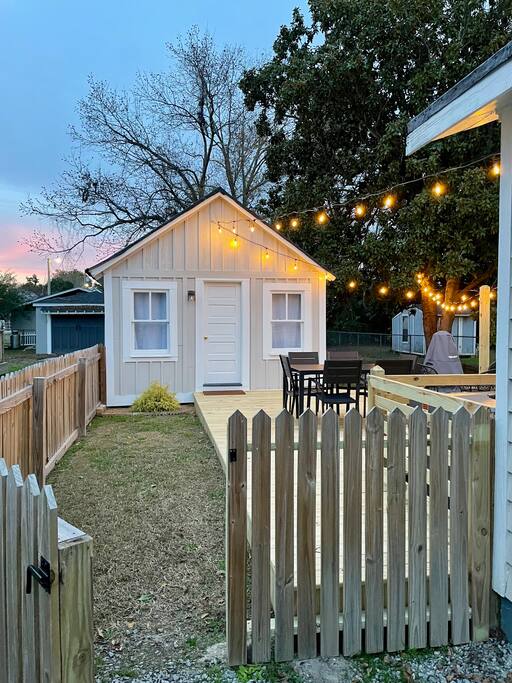 walk-to-everything!-or-dogs-welcome-or-fenced-yard/