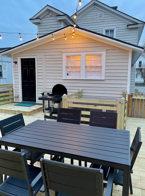 walk-to-everything!-or-dogs-welcome-or-fenced-yard/