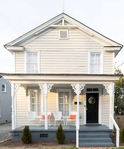 Built in 1886 by Robert Price for his family, this quirky home is within walking distance of everything to do in historic Edenton and downtown.