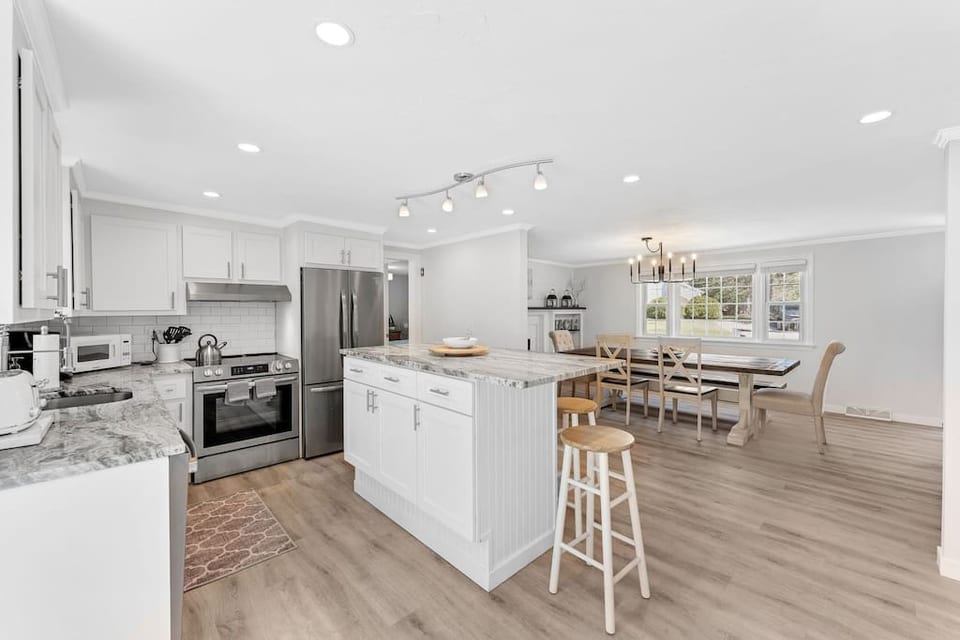Spacious Retreat for Relaxation - Yarmouth