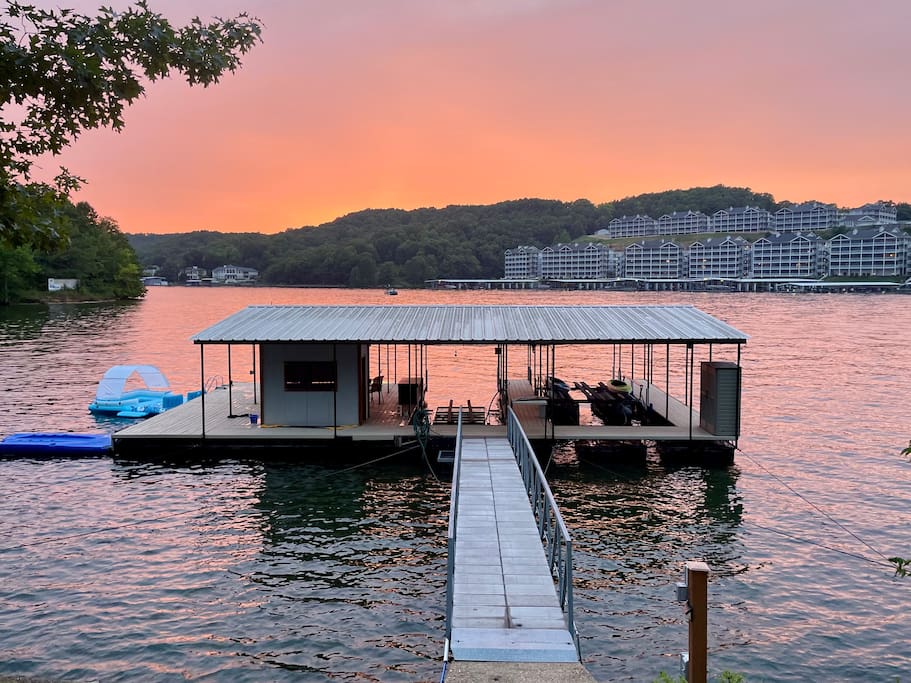 Lake of the Ozarks: Dock, Slips, SUPs, Kayaks 