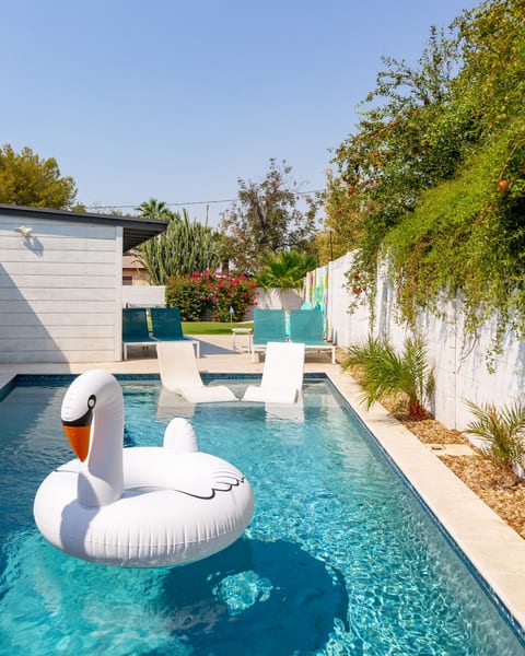 Heated saltwater pool, sparkling and ready for you!