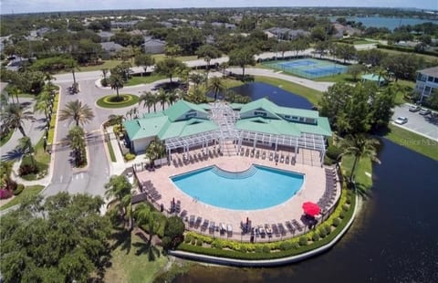 Community Pool & Courts