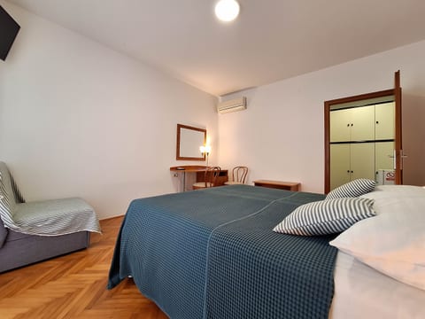 Apartment and Rooms Katunar - Unit 371326-13
