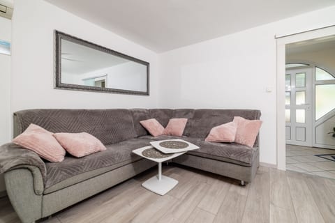 Apartment Lokvica - Unit 371348-13