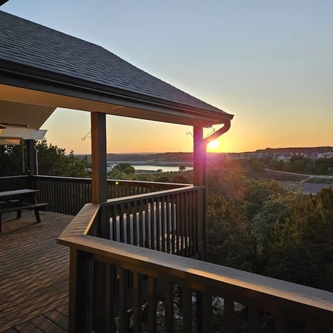 The sunset at Mina Viewtopia offers a breathtaking backdrop for unforgettable memories.