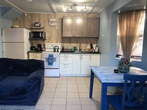 Kitchen, diningroom, livingroom area