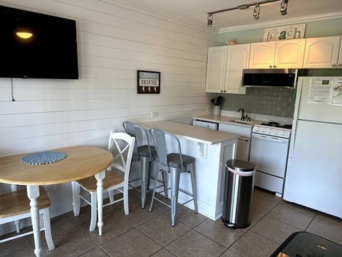 Castaways King Villa on Beach, Free Bikes!