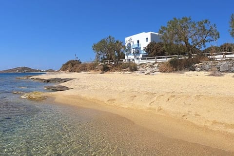 Crystal clear waters within 5 seconds.