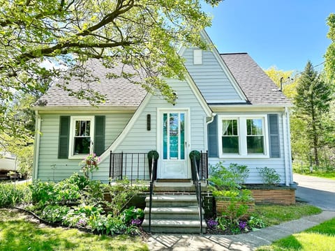 Happy Bungalow: Repeat Guest/ Direct Booking Site