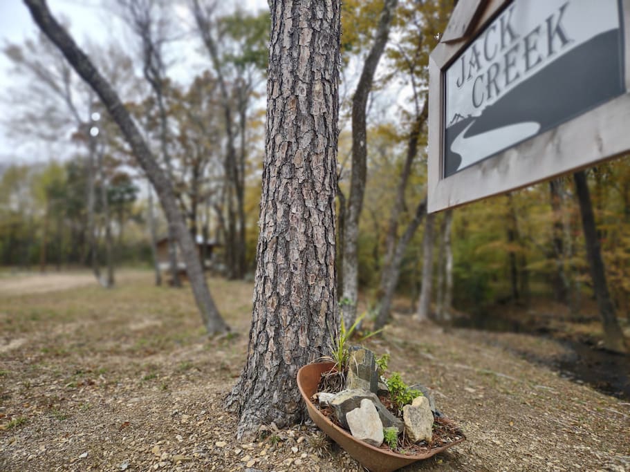 enjoy simple moments - Lil' Rustic Retreat w/Hot Tub right on Jack Creek - Caddo Gap