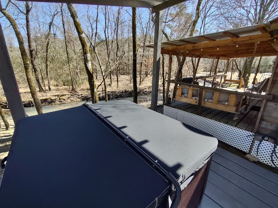 Lil' Rustic Retreat w/Hot Tub right on Jack Creek - Caddo Gap