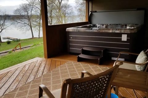 Hot tub oasis overlooking the gorgeous lake view!