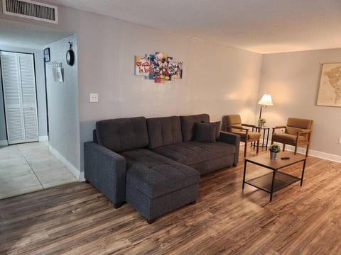 Centrally located cozy 2BR near attractions