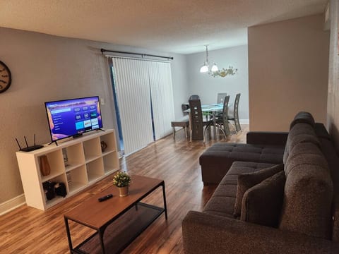 Centrally located cozy 2BR near attractions