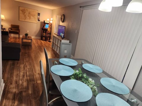Centrally located cozy 2BR near attractions