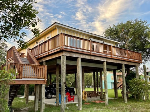 Waterfront Home w/Kayaks