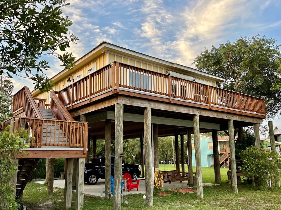 Waterfront Home w/Kayaks - Gulf Breeze