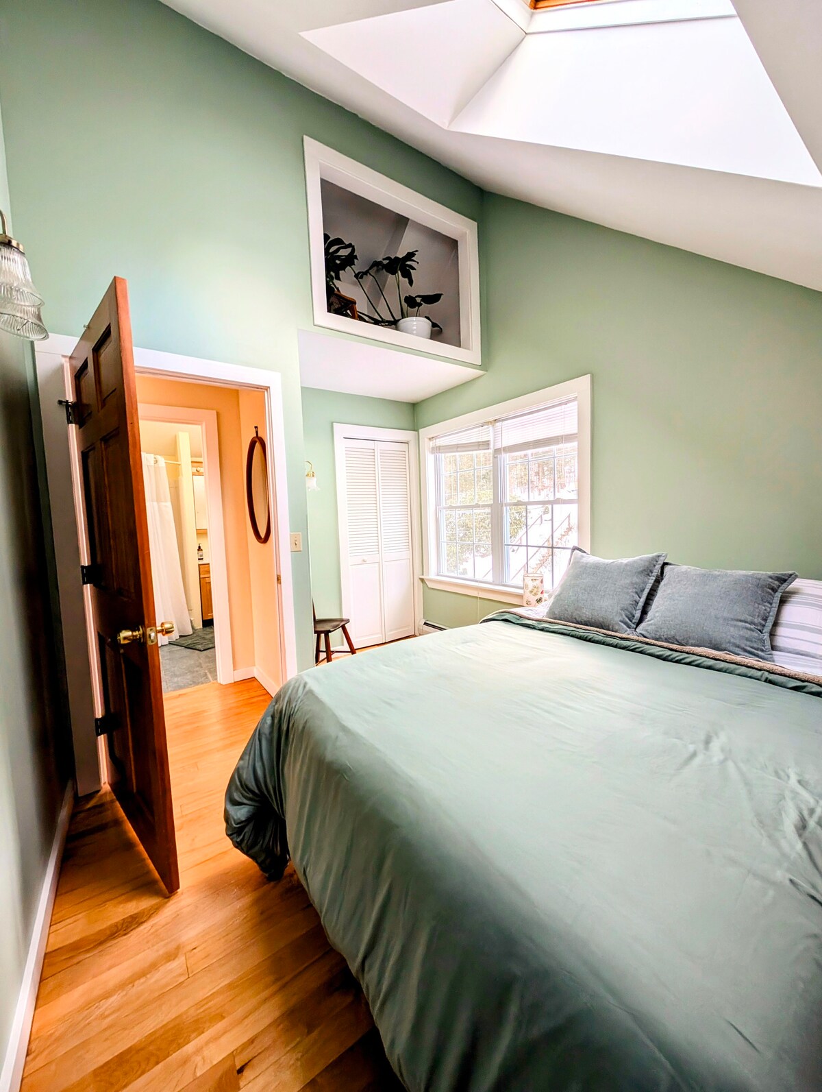 Bedroom featuring a queen bed with a plush new mattress topper and soft, cozy bedding. Alpine Apartment Suite