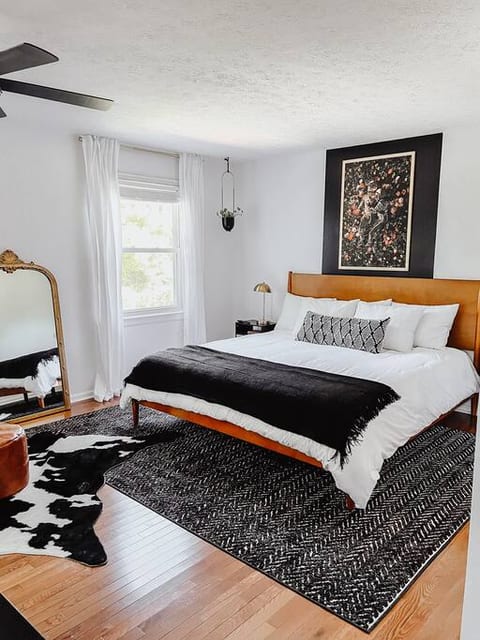 Swanky Retreat - Mins to Everything - Sleeps 7!