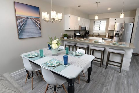 Dining Area & Kitchen