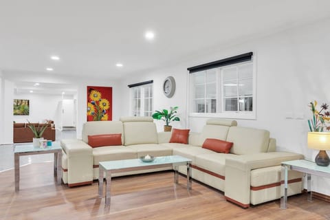 Spacious Bulla Homestead Stay