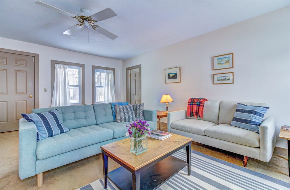 Spacious living room