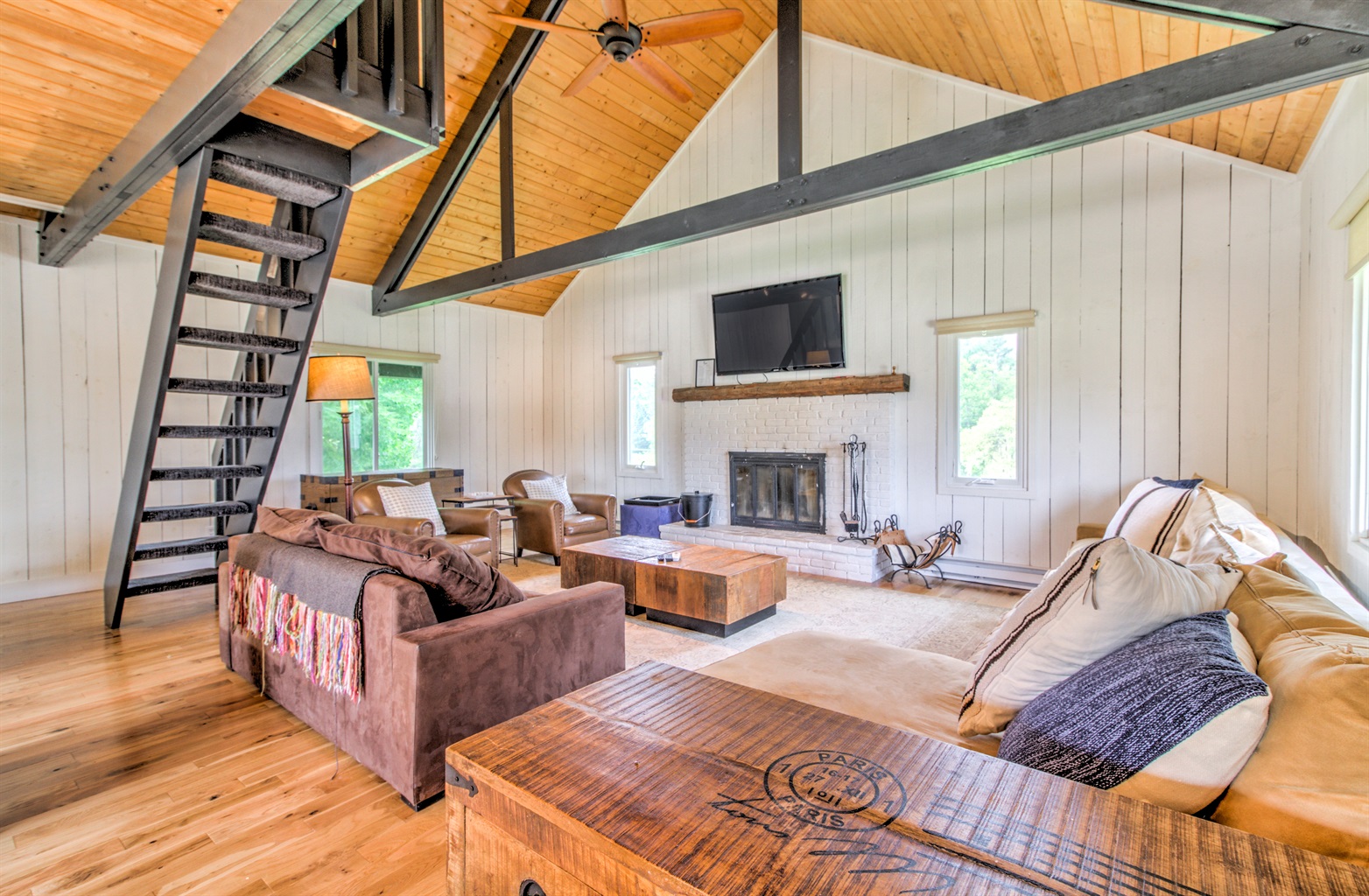 stratton-loft-with-pool/