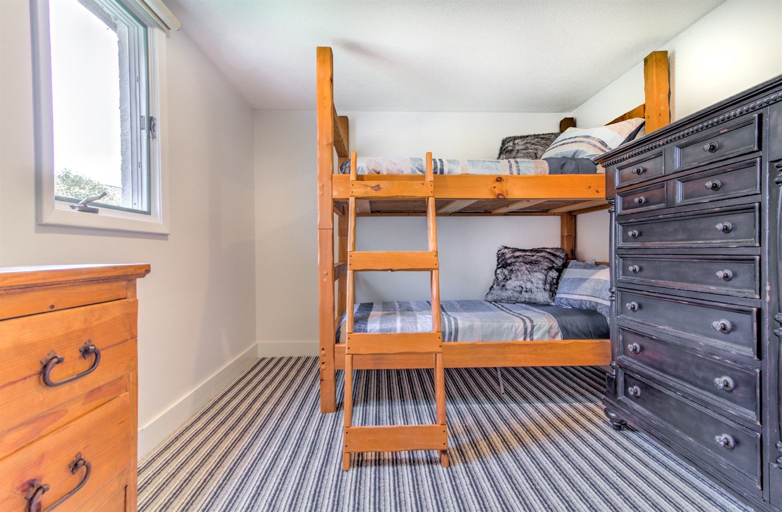 stratton-loft-with-pool/