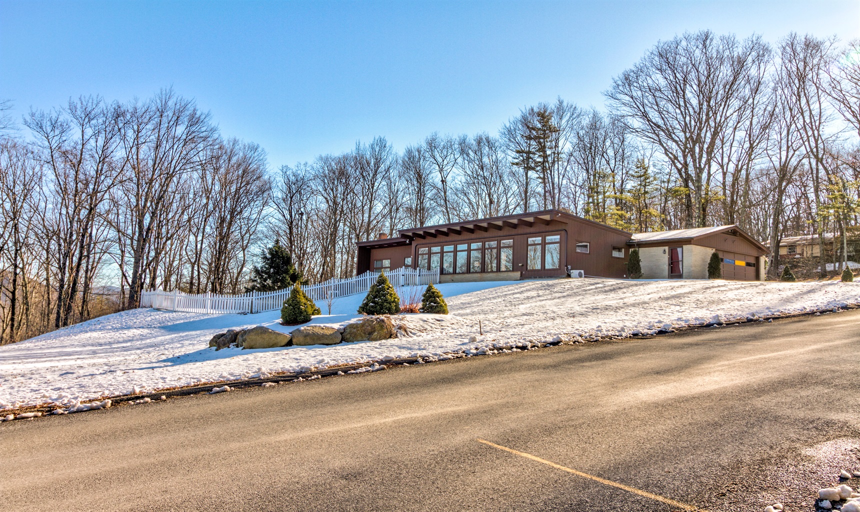 river-views-with-pool-table-and-more/